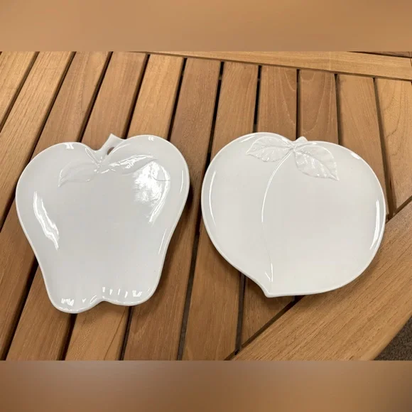 Mikasa summer fruit plates . Peaches and Apple. Two for $15 - Picture 1 of 8